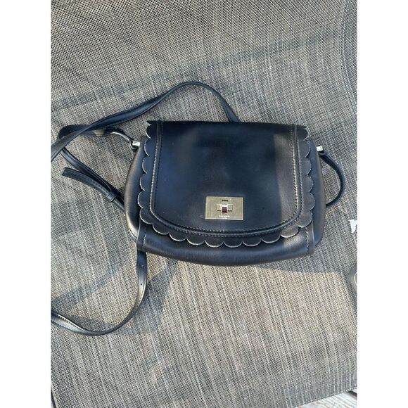 KATE SPADE Leather‎ Purse Gold-Tone Hardware Black Crossbody Scallopped - Picture 1 of 9